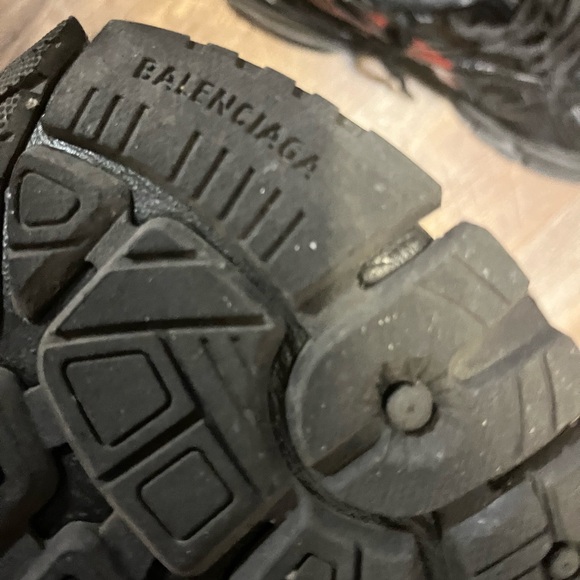 Balenciaga runnrs black and red colorway - Picture 5 of 5